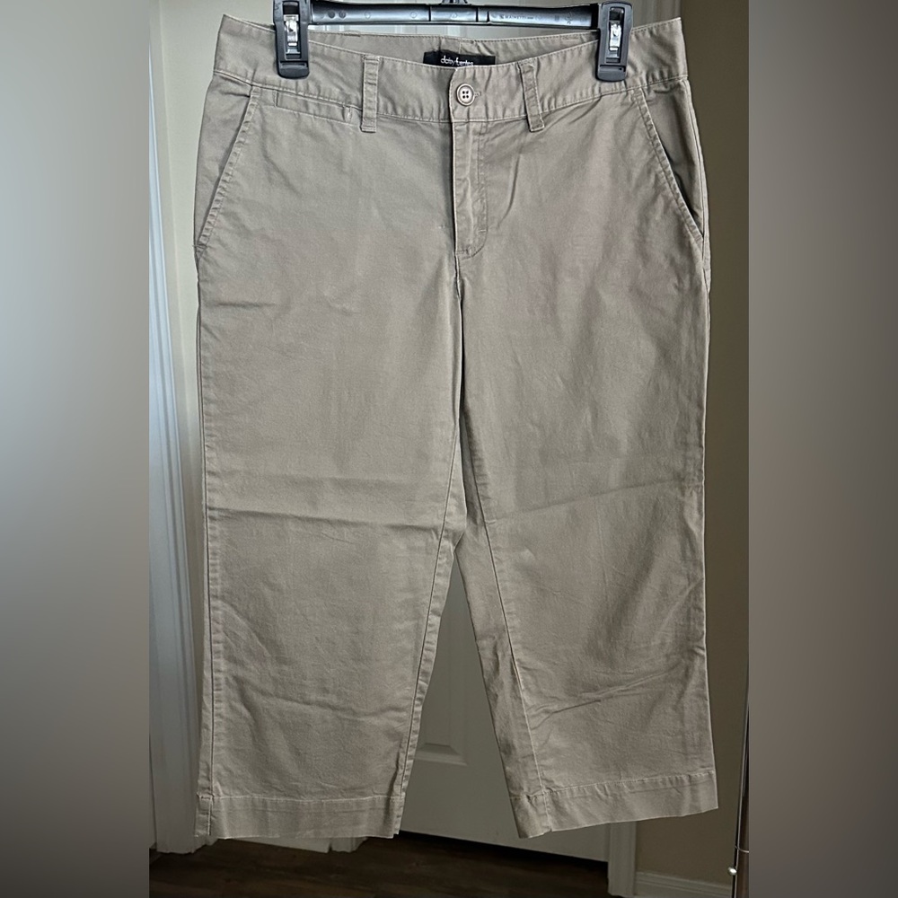 Daisy Fuentes Classic Capri